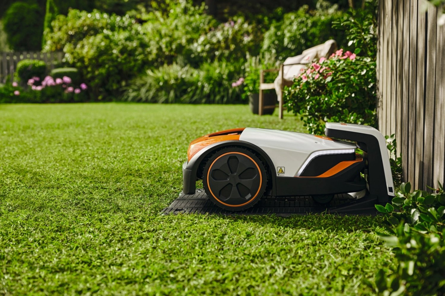découvrez la tondeuse autonome stihl rmi 422, l'alliée parfaite pour un jardin bien entretenu sans effort. grâce à sa technologie avancée et à son fonctionnement silencieux, profitez d'une pelouse impeccable tout en respectant l'environnement. idéale pour les petites et moyennes surfaces, elle s'adapte à tous vos besoins de jardinage.