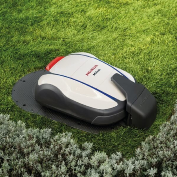 découvrez la prise en main simple et connectée de la honda miimo hrm 40, la tondeuse robot qui facilite l'entretien de votre jardin avec efficacité et innovation.