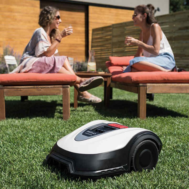 découvrez la honda miimo hrm 40, une tondeuse robot simple à prendre en main et dotée de fonctionnalités connectées pour un entretien de pelouse sans effort.