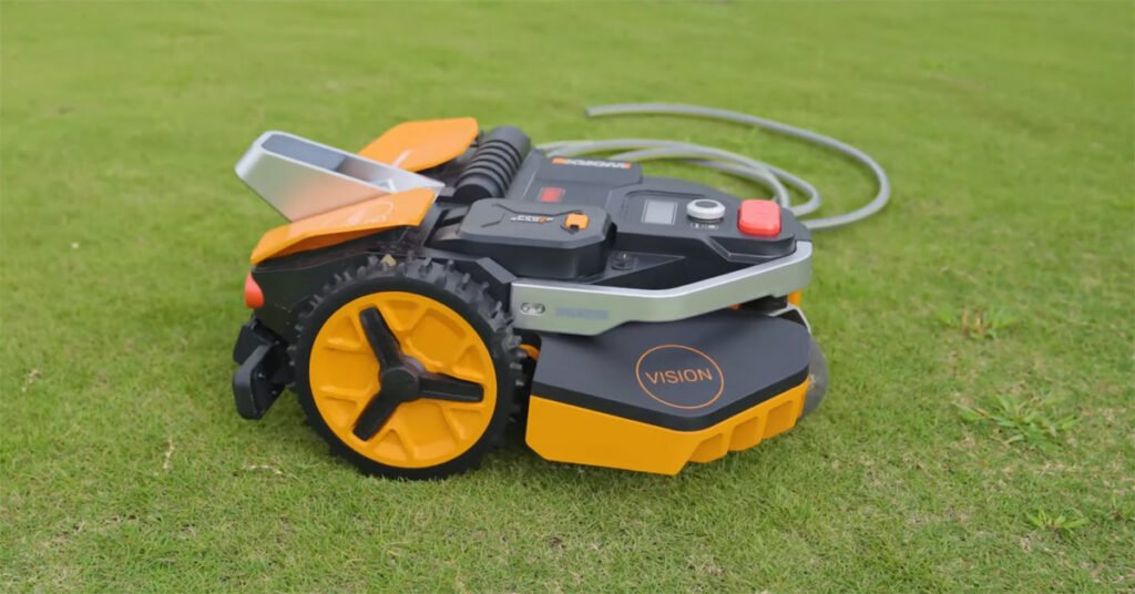 découvrez landroid vision, la tondeuse autonome intelligente qui entretient votre pelouse sans effort, grâce à sa technologie avancée et sa navigation précise.