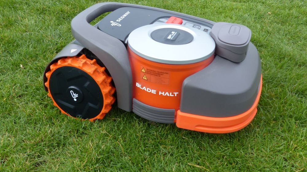 découvrez la navimow h1500e, une tondeuse robot sans fil innovante offrant une tonte autonome, silencieuse et efficace pour un jardin impeccable sans effort.