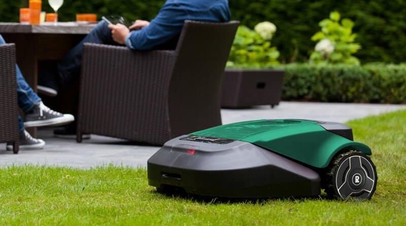 découvrez le robomow rs635 pro, un robot tondeuse rapide et performant, idéal pour entretenir votre jardin facilement et efficacement.