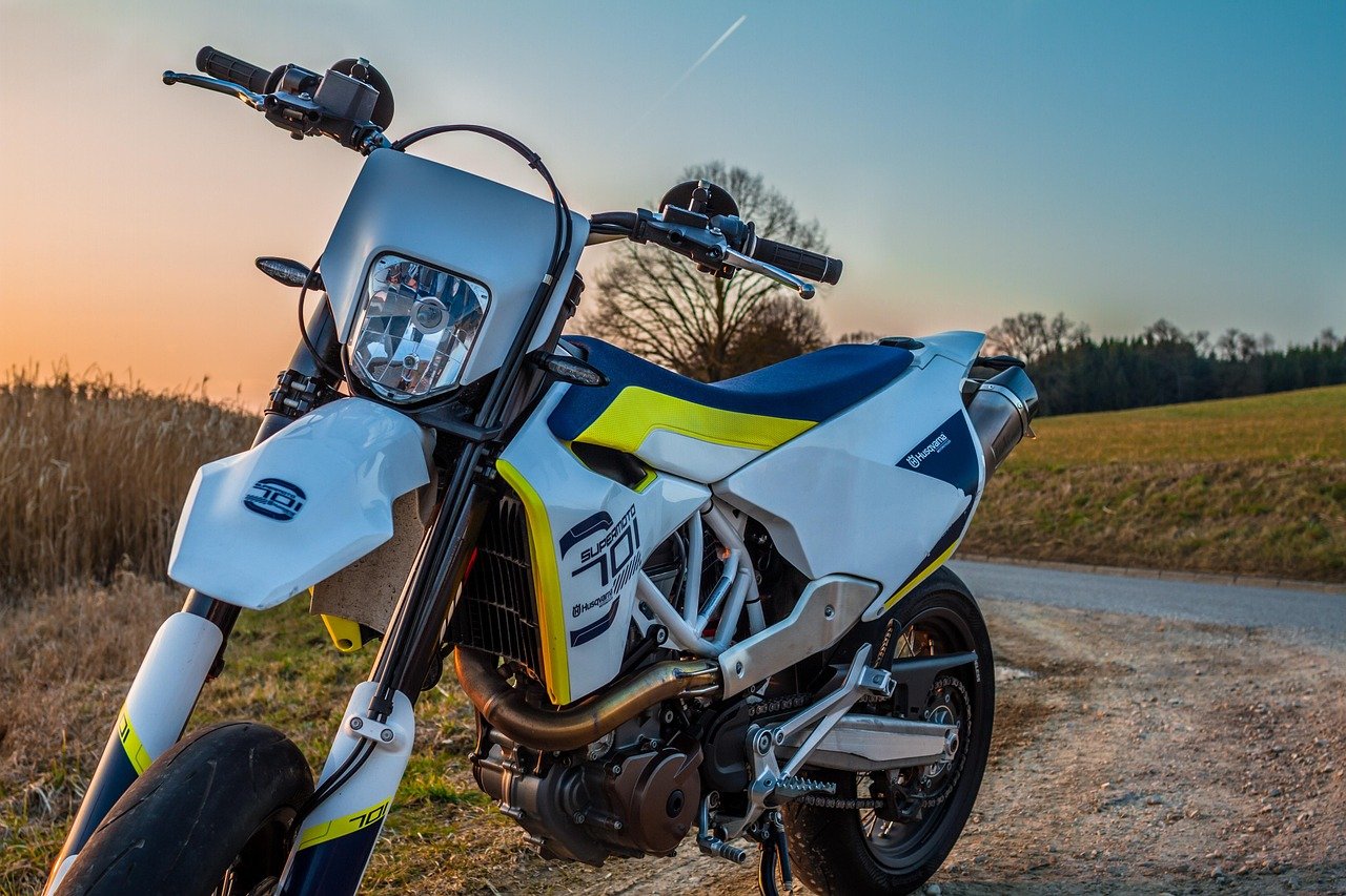 découvrez la tronçonneuse husqvarna 550 epos, alliant puissance et technologie innovante pour des performances optimales et un confort d'utilisation exceptionnel.