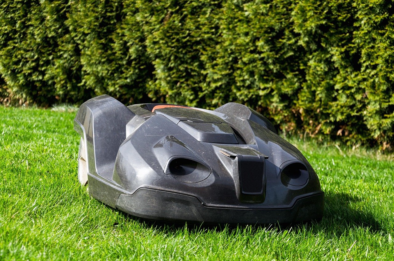 découvrez notre robot tondeuse autonome pour entretenir votre pelouse facilement et efficacement toute l'année.