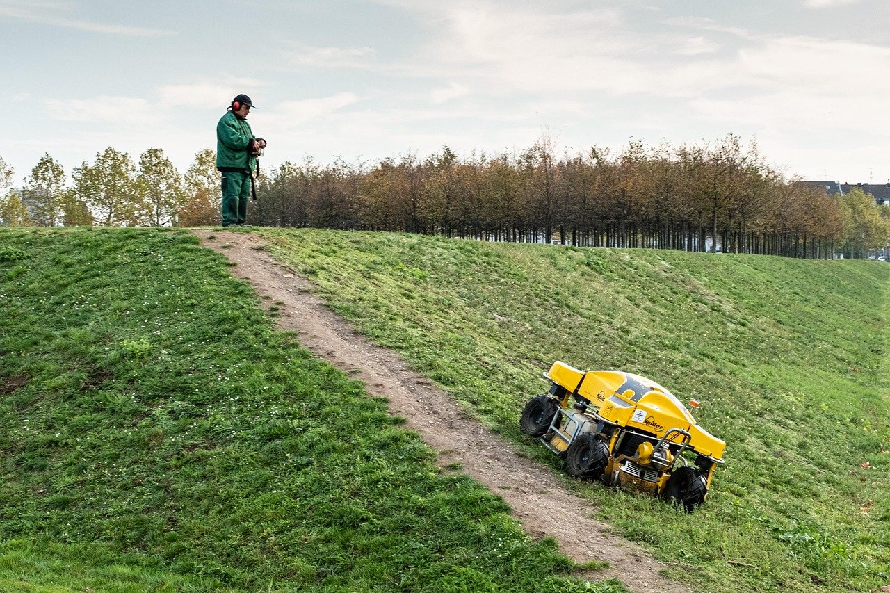 découvrez notre tondeuse à gazon robotisée, l'outil idéal pour entretenir votre pelouse sans effort. profitez d'une coupe précise et automatique pour un jardin toujours impeccable.