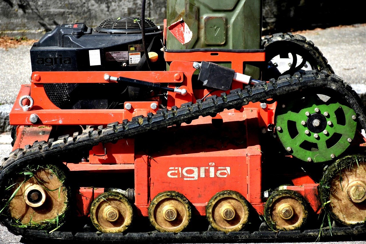 découvrez notre tondeuse à gazon robotisée, l'outil idéal pour entretenir votre pelouse automatiquement et sans effort, pour un jardin toujours impeccable.